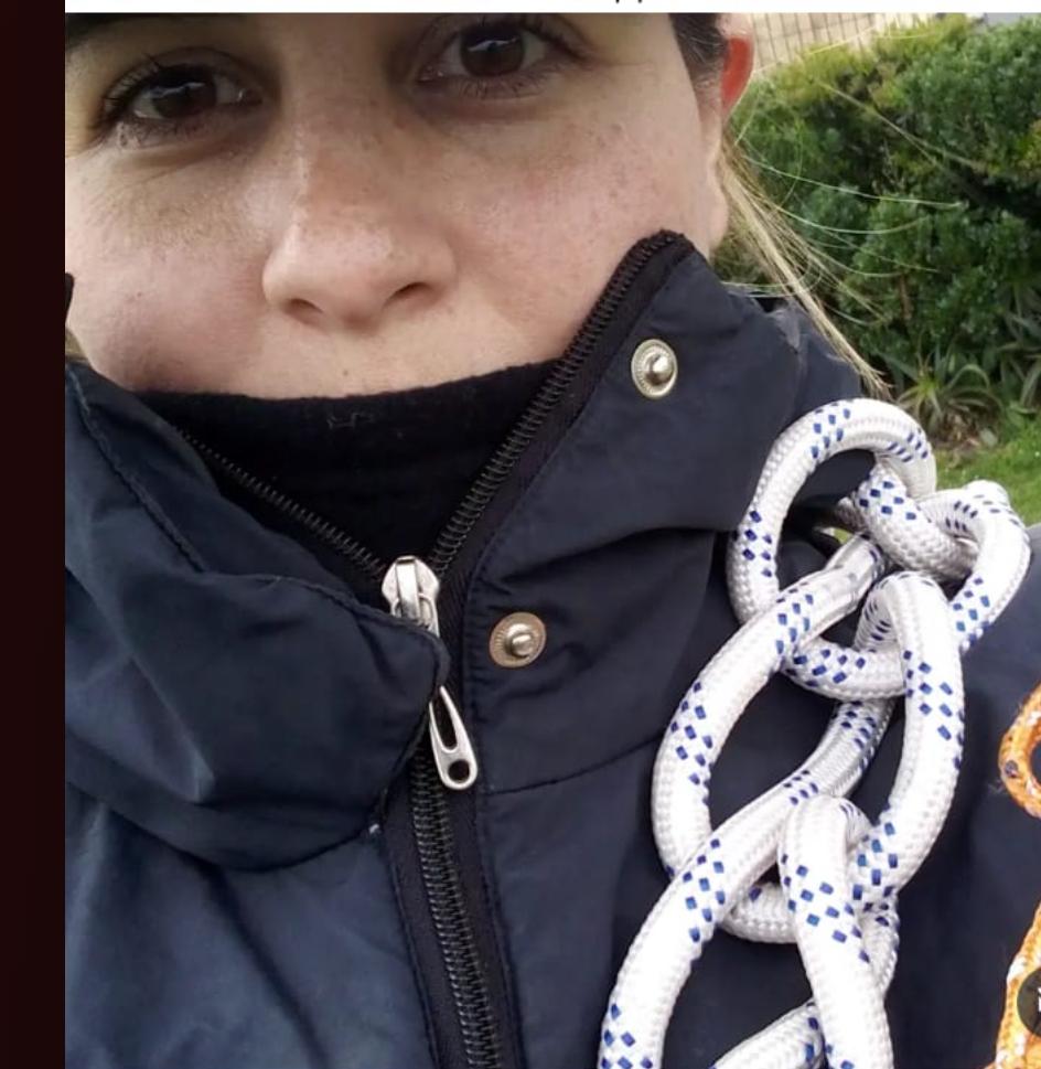 Cintia Gomez Salvatierra en actividad de rescate y trabajo en campo