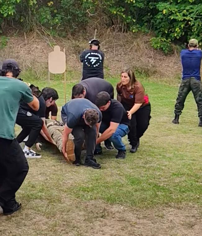 Traslado en equipo durante práctica de campo